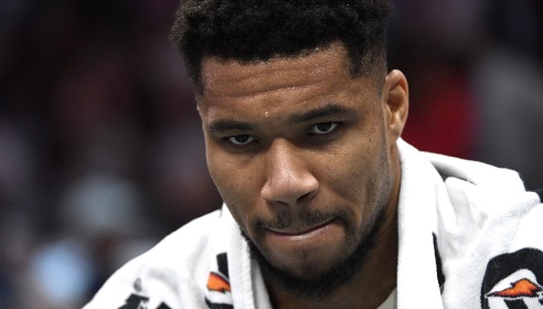 字母哥真要走？公开表态有人不按战术打