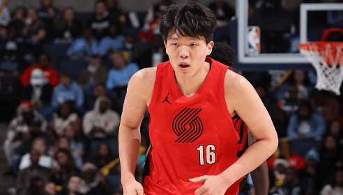 记者：杨瀚森的防守需要比赛时间积累才能提升 斯普利特没给机会