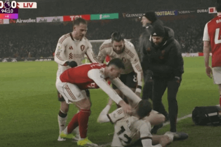 TA复盘：马丁内利砸人+推人引发冲突，布拉德利倒地令他非常不满