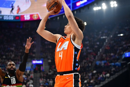 船记：快船目前优先项是摆脱保罗合同 转正科比·桑德斯！