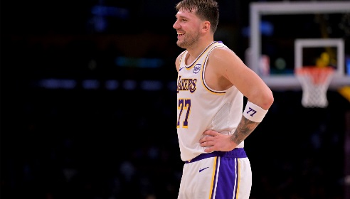 东契奇到底说了什么？施罗德试图在走廊殴打他