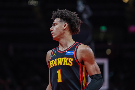 杰伦·约翰逊37场赛季达成300板300助 追平18詹 并列历史最快前锋