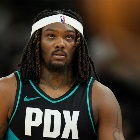 跟队记者：开拓者内线中罗威目前最有可能被交易