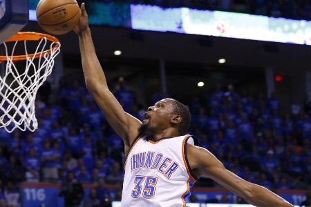 13年前的今天：杜兰特面对诺维茨基砍52分 创当时的生涯得分纪录