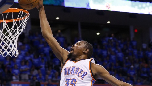 13年前的今天：杜兰特面对诺维茨基砍52分 创当时的生涯得分纪录