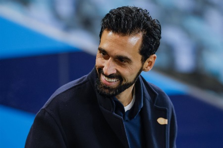 阿斯：皇马的右路进攻重现生机，阿韦洛亚将面临幸福烦恼