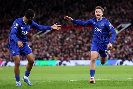 英超情报：埃弗顿添伤 5 人将复出，利兹联核心在望左翼卫成疑！