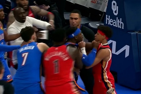 戴格诺特：多特最后犯规了 裁判应该响哨终止比赛 就不会出现冲突