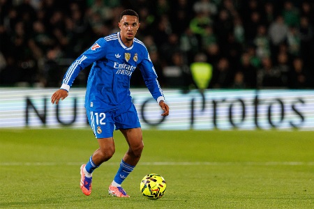 前国脚：我不认为阿诺德能进入世界杯阵容，图赫尔并不是很青睐他