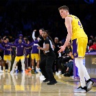 申请交易！湖记：湖人计划将克内克特纳入大型交易中换取即战力