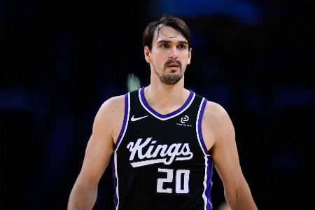 王管真绝了！国王用瓦兰换来萨里奇 今天却用萨里奇“凑单”