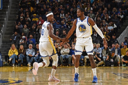 名记：勇士目前对字母哥的报价是库明加+巴特勒+波姐+4首轮2互换