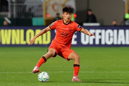 沪媒：海港引进杨希的主要目的是为右后卫位置储备新生力量