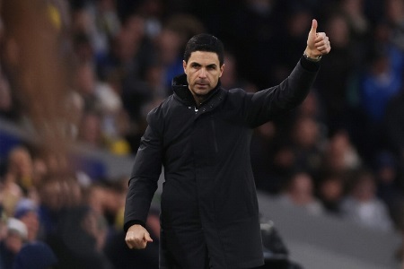 塔帅：会关注曼城踢红军 很难读懂约克雷斯，他有时会直勾勾看你