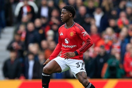 赖特：阿莫林看着梅努表现应感到尴尬，这位青训瑰宝一度被逼离队