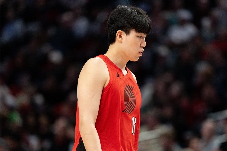 马健：杨瀚森让对手连投3三分 篮下两次被打2+1 绝对不能再这样了