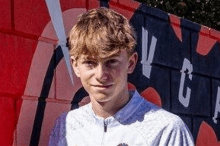 法媒：曼联、阿森纳多队关注瓦伦18岁后卫，他是巴黎创始人的曾孙