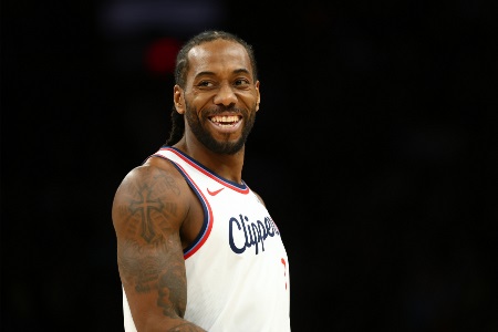 伦纳德前三节10中3拿8分4失误 末节10中6轰19分0失误+准绝杀