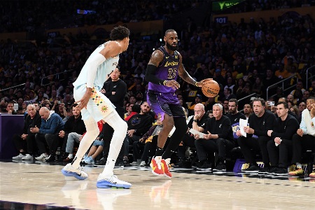 詹姆斯退役你会哭？文班笑答：不会，但会很奇怪