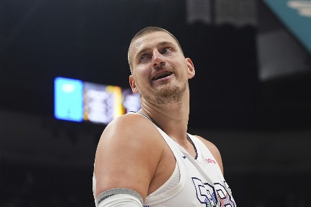 杨瀚森想亲你？约基奇：下次会给他拥抱