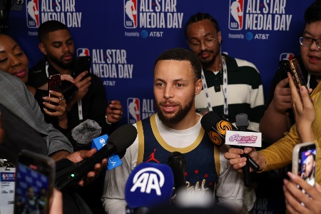 库里本赛季无缘奖项评选！将在十天后复诊右膝伤势 