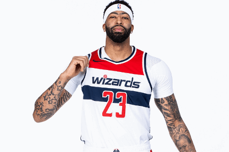 詹姆斯：我们会看到下赛季特雷·杨和AD有多大动力证明自己的能力