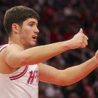 国王主帅：知道谢泼德投篮准 这种级别的年轻人进两个就收不住了