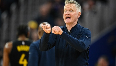 冲第六还算现实目标吗？科尔：差距太大了 我们只管争胜 再看结果