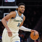 字母：我31了受伤后不会像以往能提前复出 现在康复打球要更聪明