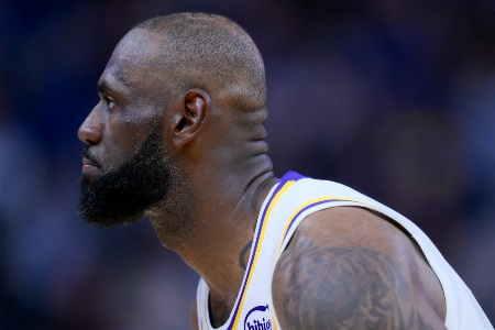 湖人没詹姆斯更好？考辛斯：不同意 他对任何球队都有价值