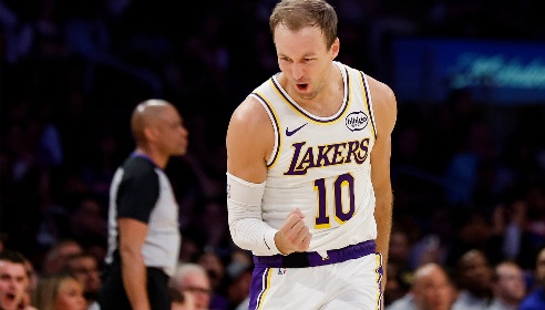 湖人自媒体；湖人今夏有意续约卢克·肯纳德 认为他很适合东里