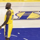 让出球权甘当绿叶！詹姆斯连续7场出手不超15次 职业生涯最长！