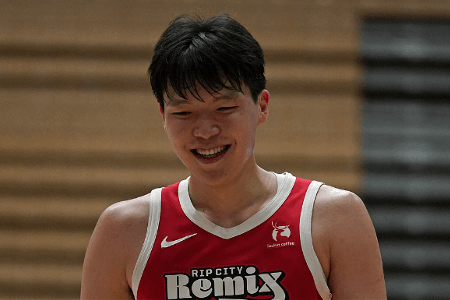 媒体人：杨瀚森最近两场有点像克林根的打法 在场上意义十足