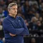 解说：爱德华兹缺阵后 森林狼全民皆兵 绿军在第四节突然断电