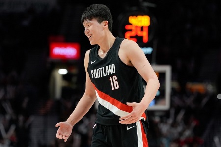 给孩子省2000美元！官方：杨瀚森和朱利安·里斯的技术犯规被撤销