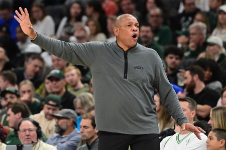 老里要失业了？雄鹿多名球员对执教风格缺乏信心