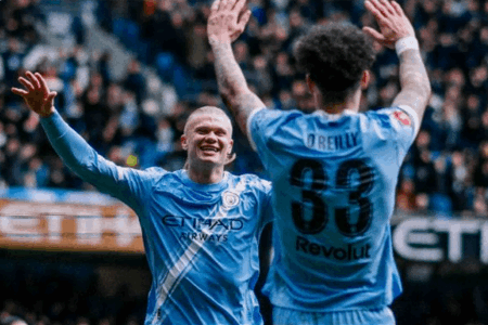 英足总杯:赛季三杀！曼城4-0利物浦进四强 哈兰德戴帽萨拉赫失点+失单刀