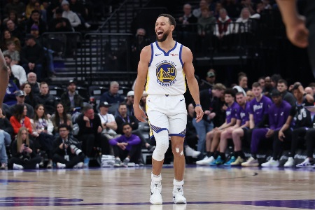 媒体人：没有绝杀有些遗憾 不过库里复出状态让勇士有了更多底气