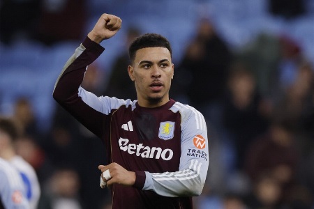 太阳报：巴黎有意维拉中场罗杰斯，愿为他支付一亿英镑的转会费