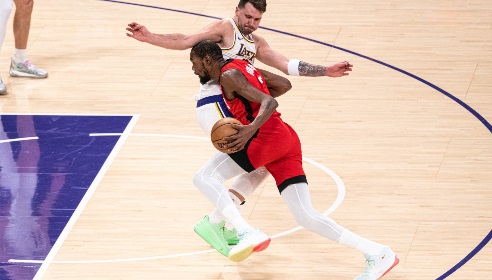 首轮对阵火箭！媒体人：湖人如果有东契奇可以一战 不然没机会