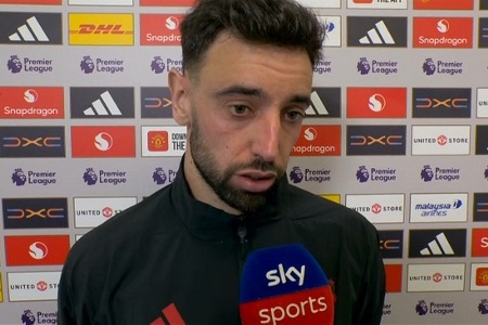 英超官方：利桑德罗存在拉扯对方头发的暴力行为，被判罚红牌