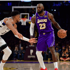 名记：多队管理层预期 老詹字母小卡中有两人甚至全部都可能换队