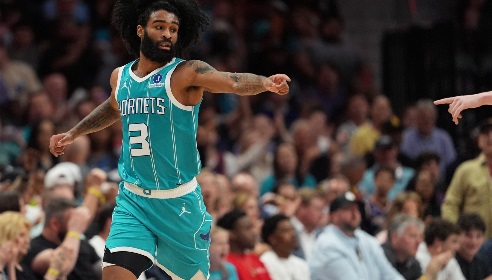 黄蜂主帅：科比·怀特入队后作用巨大 他再次证明了自己