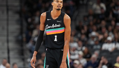 伟大的开始！文班亚马季后赛首秀就砍下35+5三分 历史首人