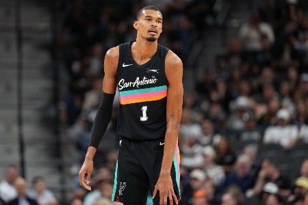 文班已参与轻度投篮训练！G3出战待定