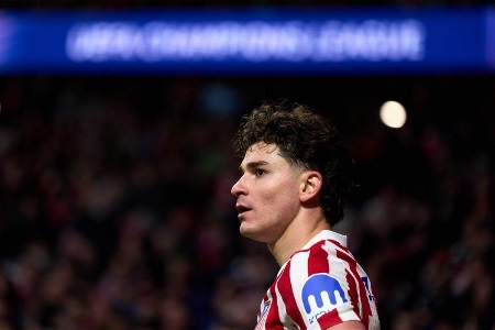 记者：巴萨希望今夏引进中锋、左边锋、中卫，小蜘蛛是主要目标