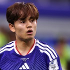 日本足协宣布久保建英左膝受伤，未谈具体伤情但表示球员暂不离队