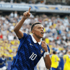 世界杯-法国3-0瑞典将战巴拉圭 姆巴佩双响奥利塞两助攻+中柱