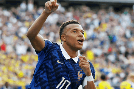 世界杯-法国3-0瑞典将战巴拉圭 姆巴佩双响奥利塞两助攻+中柱
