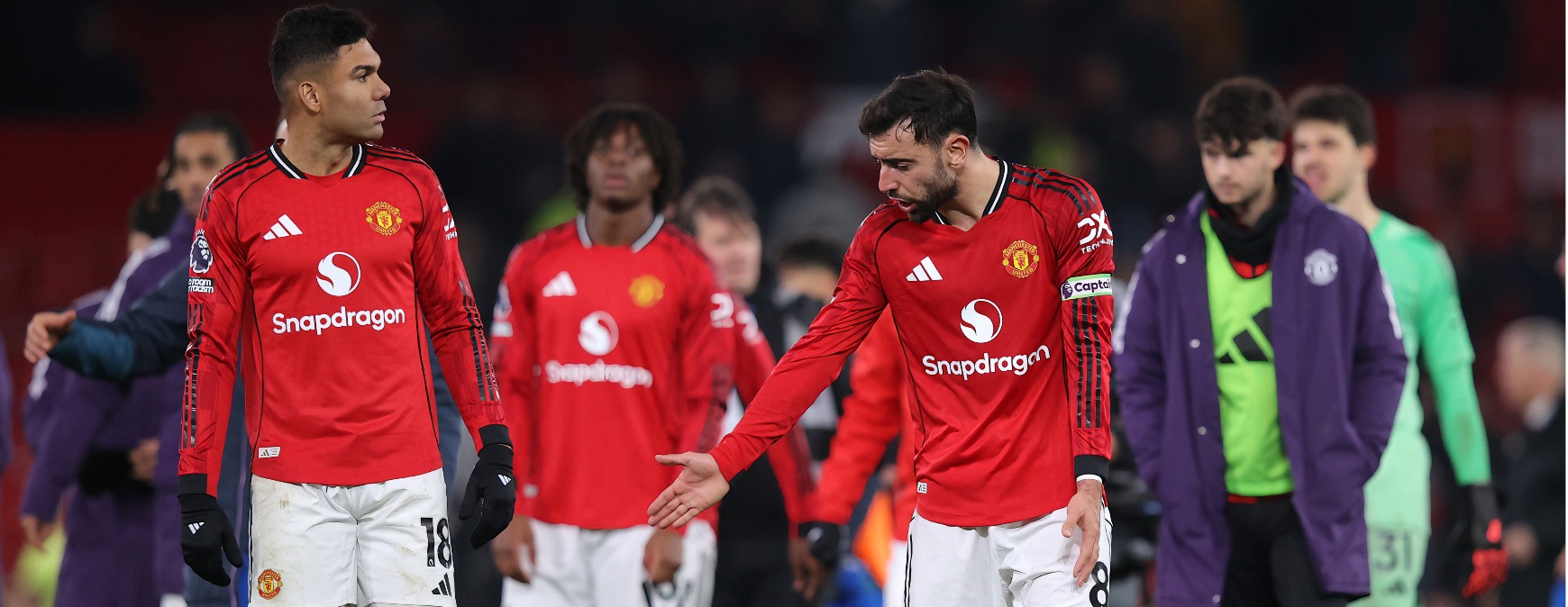 英超情报：维拉中卫缺阵大马丁，曼联领先失 10 分！